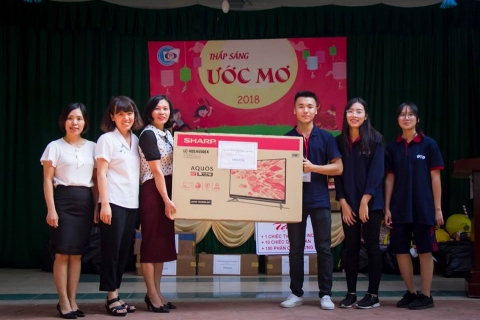 “Thắp sáng ước mơ” tại trường Nuôi dưỡng và Giáo dục trẻ em khuyết tật huyện Sóc Sơn